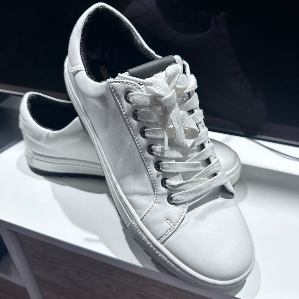 EUC men’s Karl Lagerfeld leather sneakers size 9.